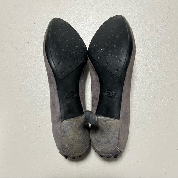 TOD’S Debbie Button Suede Leather Heels - Picture 11 of 13